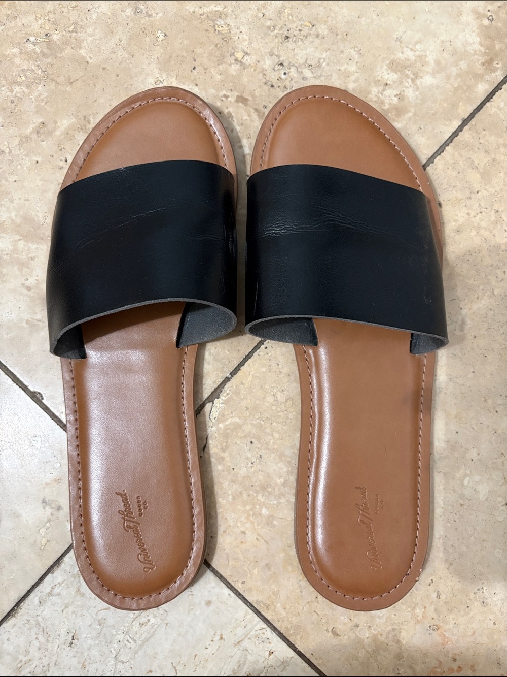 Universal Thread Black and Tan Slide Sandals